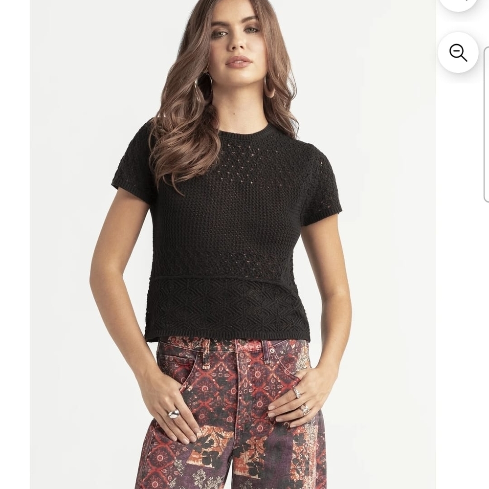 Jessica Simpson Black Short Sleeve Knit Top